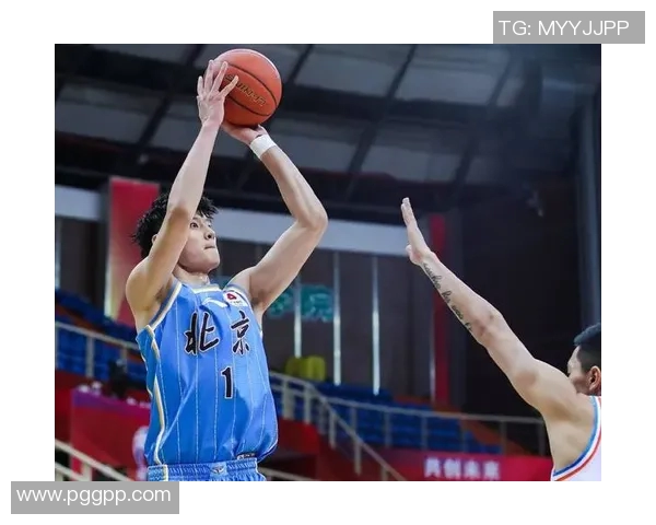 伊曼纽尔奎克利：篮球场上的闪耀新星与未来希望